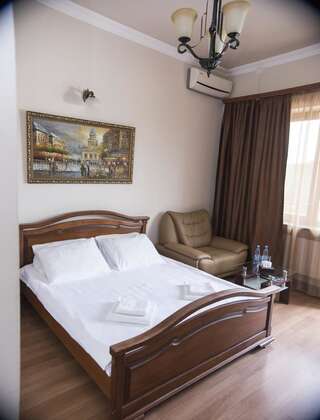 Отель Capital Hotel Ереван Двухместный номер с 1 кроватью или 2 отдельными кроватями-3