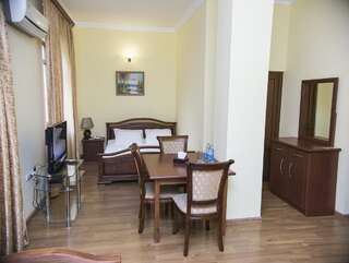 Отель Capital Hotel Ереван Трехместный номер-2